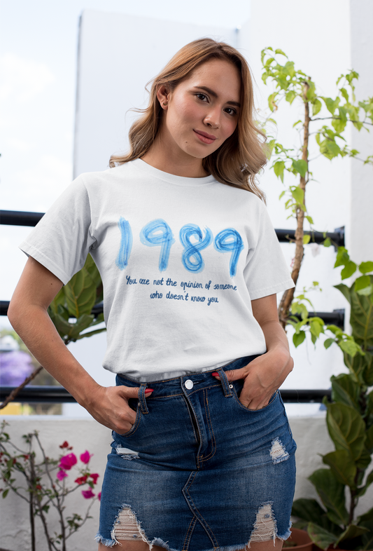 Playera 1989 Intro - Aesthetic Quote (Blanca)